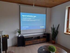 anmeldelse-reflecta-crystal-line-rollo-projektorlaerred-manuel-100-tommer-180x180cm