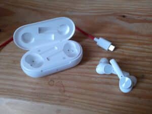 anmeldelse-oneplus-buds-z-white